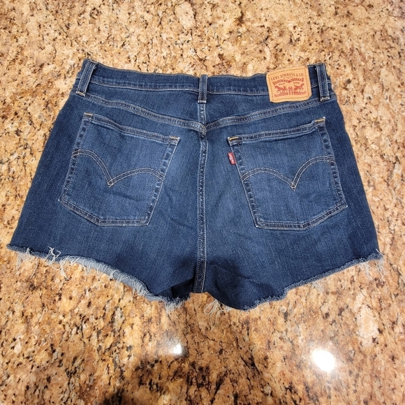 Levi's High-rise Jean Shorts in Carbon Copy Size 32 - Picture 8 of 8
